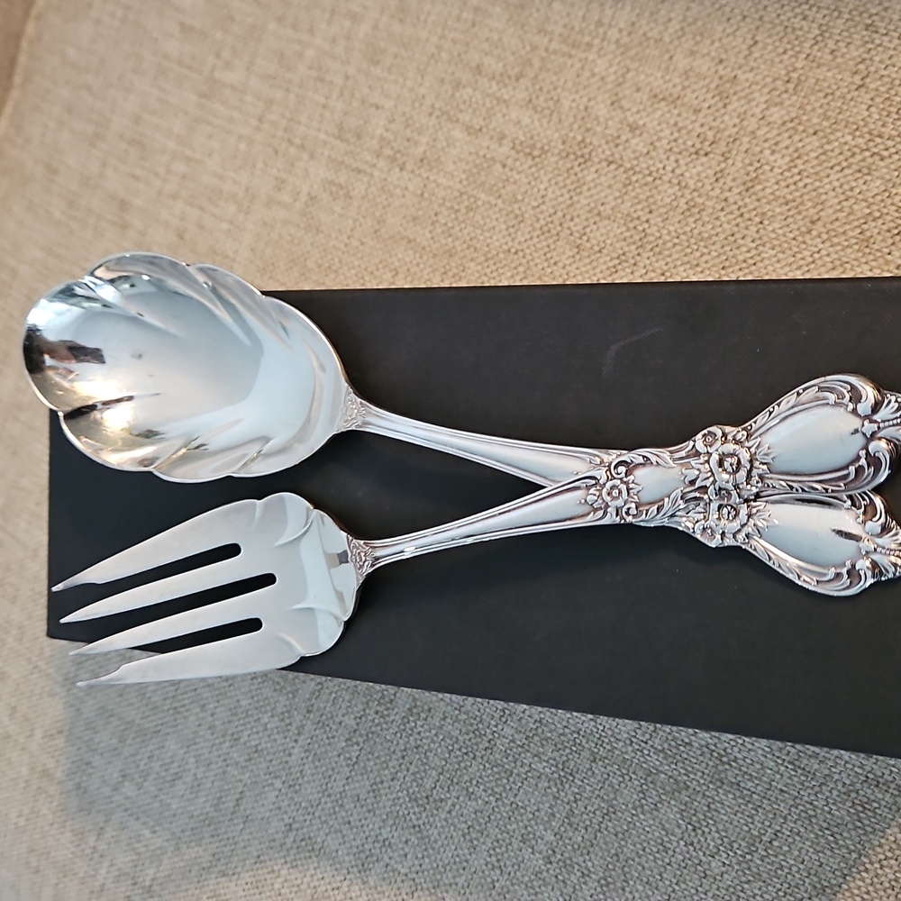 1847 Rogers Bros IS Heritage Silverplated Serving Fork & Spoon Set